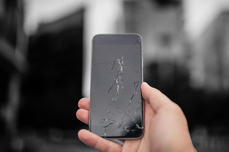 Telefonun Camı Kırıldı Garantiye Girer Mi?