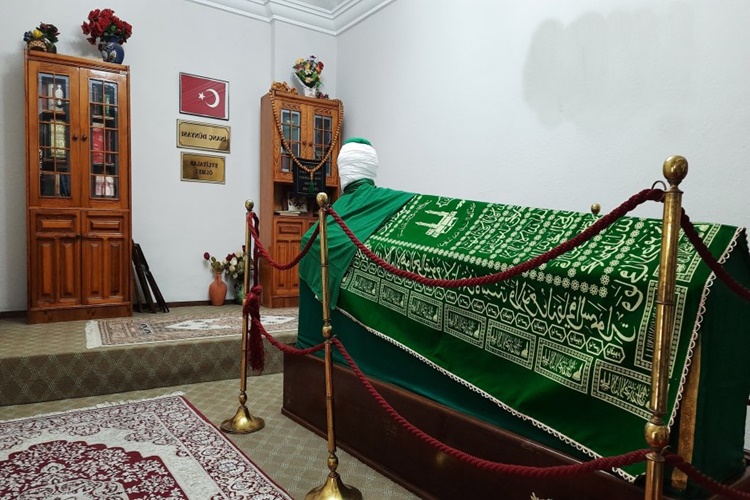 Tezveren Dede Türbesi Nerede?