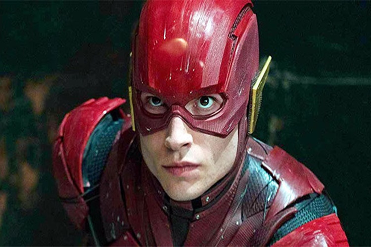 The Flash Filmindeki Batman Kim?