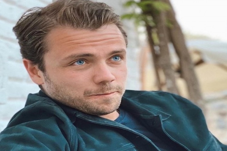 Tolga Sarıtaş Kaç Yaşındadır?