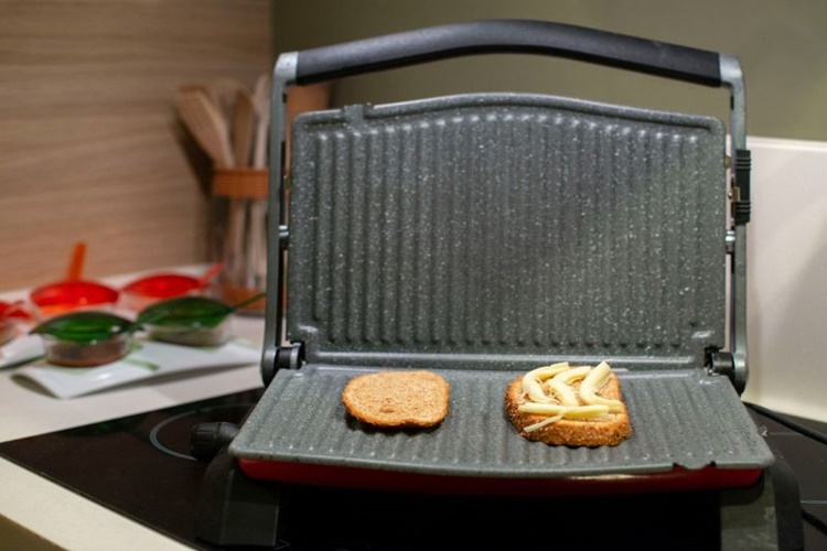 Tost Makinesi Izgarası Bulaşık Makinesinde Yıkanır Mı?