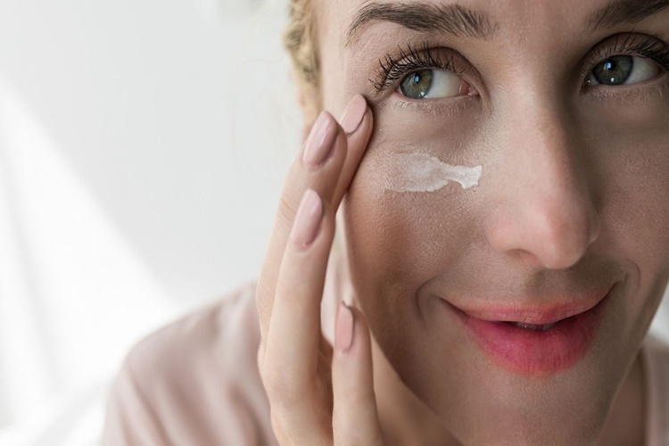 Travazol Göz Çevresine Sürülür Mü?