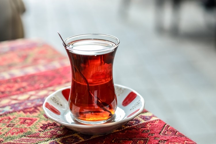 Türkiye'ye İlk Çayı Getiren Kişi Kimdir?