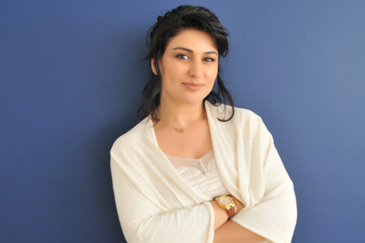 Üç Kız Kardeş Yazarı Kimdir?