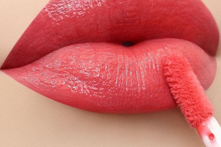 Uçağa Likit Ruj Alınır Mı? - Güncel Oku