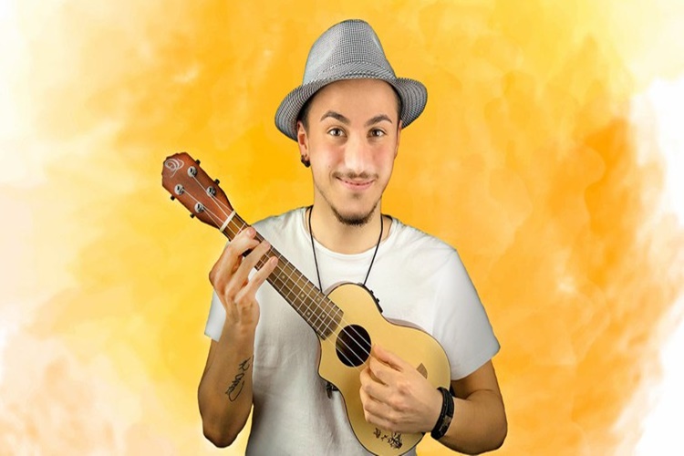 Ukulele Nasıl Tutulur?