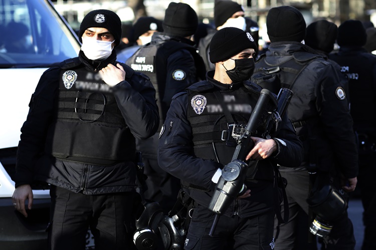 Ülseratif Kolit Polis Olabilir Mi?