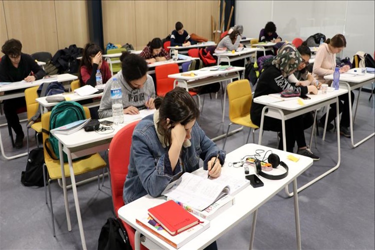Üniversitede Dersten Nasıl Geçilir?