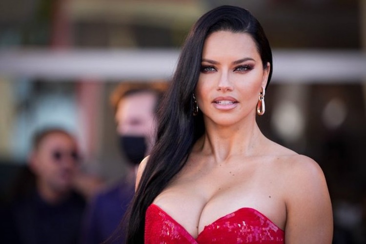 Ünlü Manken Adriana Lima Kimdir?