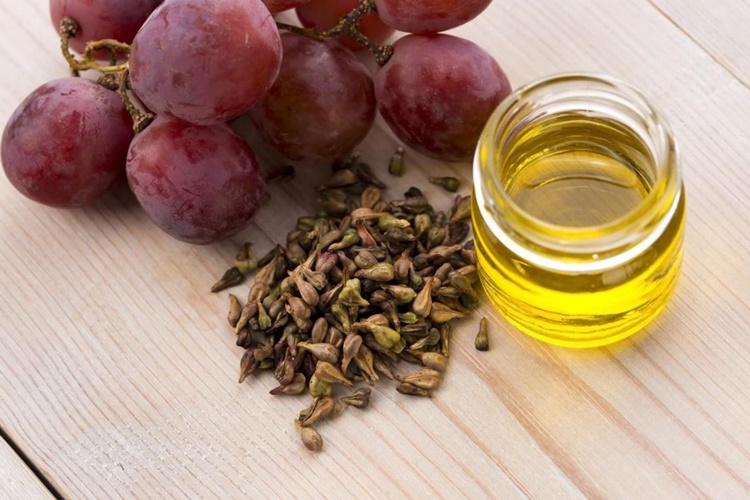 Üzüm Çekirdeği Yağı Kirpik Uzatır Mı?