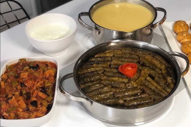 Üzüm Sarmasının Yanına Ne Gider?