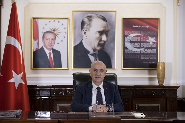 Vahit Kirişçi Üniversitede Hangi Bölümden Mezun Olmuştur?