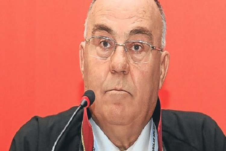 Vedat Ahsen Coşar Hangi Üniversiteden Mezun Olmuştur?