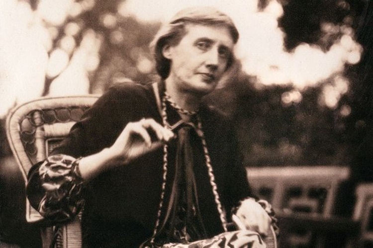 Virginia Woolf İlk Kitabı Nedir?