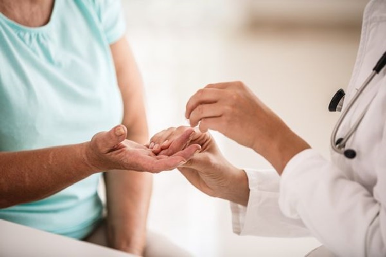 Vücut Titremesi İçin Hangi Doktora Gidilir?