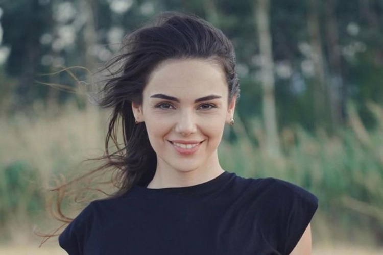 Yağmur Tanrısevsin Burnu Estetik Mi?