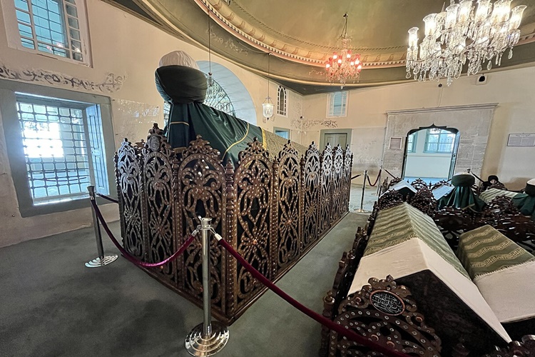 Yahya Efendi Türbesi Nerede?