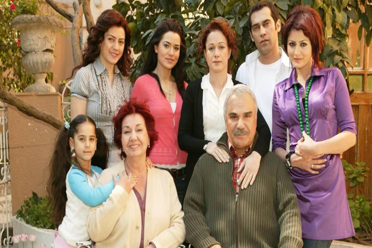 Yaprak Dökümü Evinde Çekilen Dizi Ve Filmler Nelerdir?