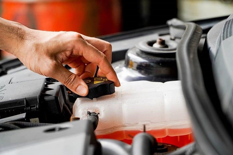 Yedek Su Deposu Kapağı Arızası Nasıl Anlaşılır?