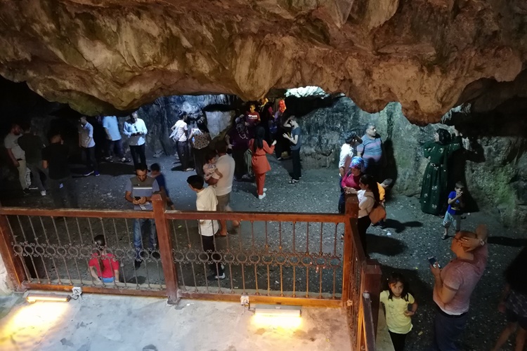 Yedi Uyurlar Hangi Surede Geçiyor?