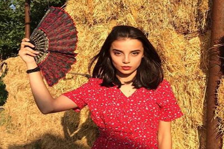 Yeliz Korkmaz Boyu Ve Kilosu Kaçtır? 