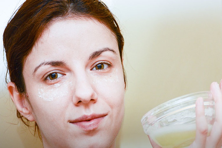 Yumurta Beyazı Göz Altına Sürülür Mü?