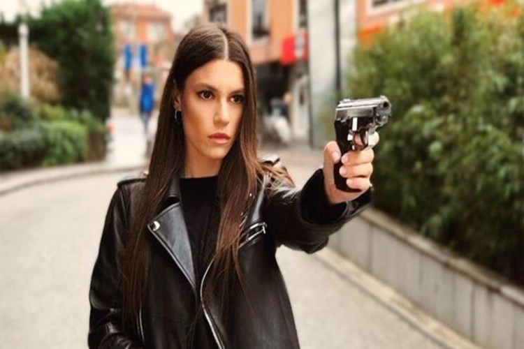 Yüsra Geyik Aslen Nereli?