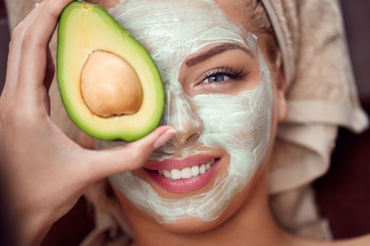 Yüz Peelingi Evde Nasıl Yapılır?