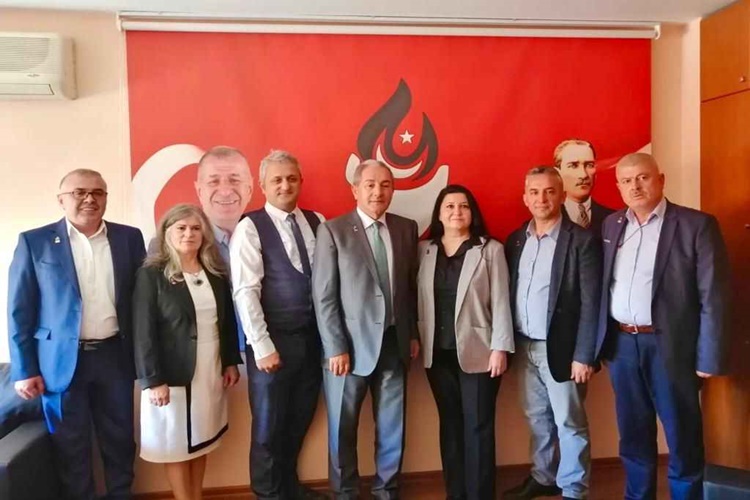 Zafer Partisi Liberal Mi?