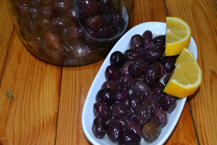 Zeytin Dolaba Konur Mu?