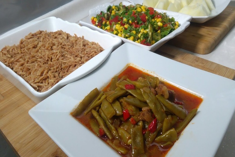 Zeytinyağlı Fasulye Yanına Ne Gider?