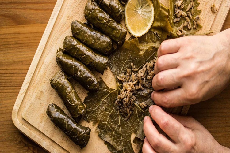 Zeytinyağlı Sarma Kaç Dakikada Pişer?